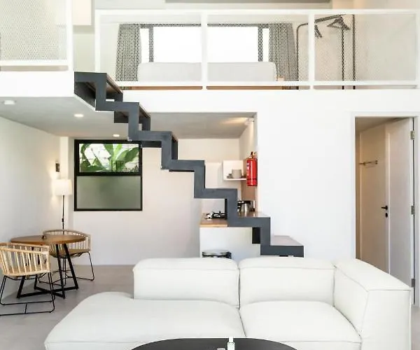 Aka Tropicana Loft *