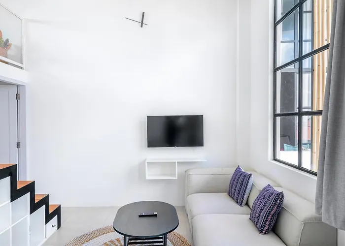 Aka Tropicana Loft *